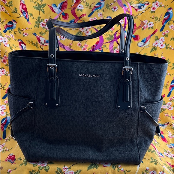 Michael Kors Handbags - Michael Kors Voyager East West Tote